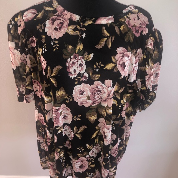 Flowery blouse! Very soft and stretchy! - Picture 4 of 5